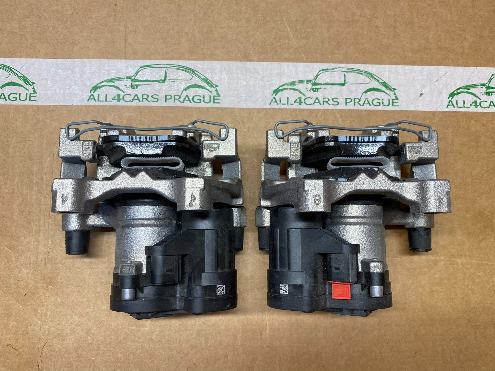 VW AUDI HINTEN BREMSSATTEL L+R ELEKTRISCH KOMPLET 5Q0615405DB 5Q0615406DB NEW VW