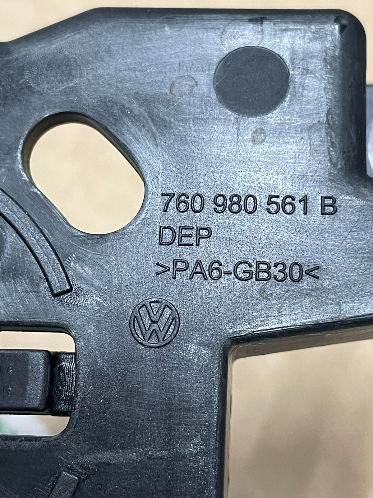 VW TOUAREG HALTERUNG FÜR NACHTSICHTKAMERA 760980561B Fast Neu Teil d v Test Car - Obrázek 15