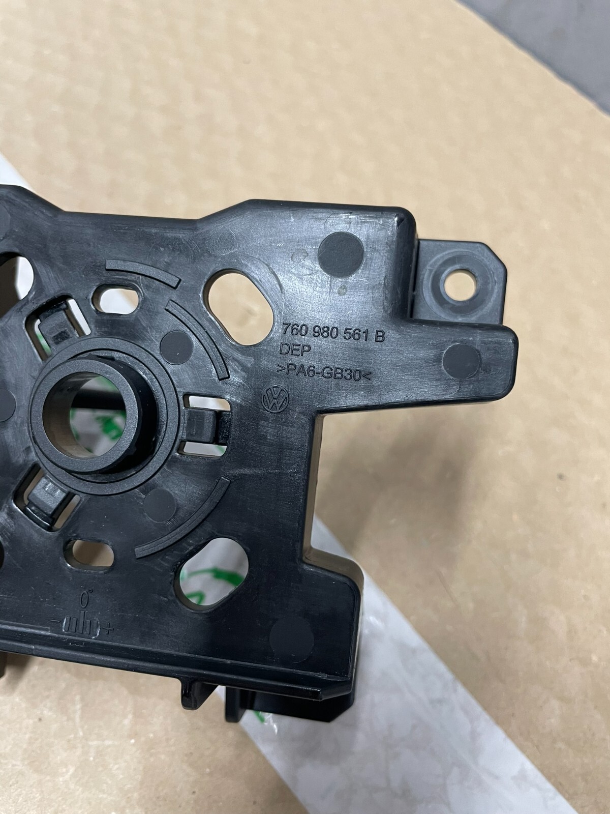 VW TOUAREG HALTERUNG FÜR NACHTSICHTKAMERA 760980561B Fast Neu Teil d v Test Car - Obrázek 8