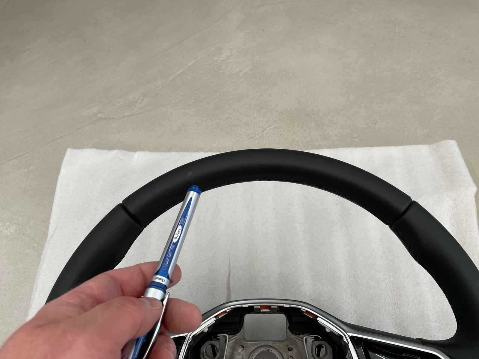 VW TOUAREG III CR7 SPORT LEDER LENKRAD R 760419089P - NUR 4877 KM STAND ORIG VW - Obrázek 14