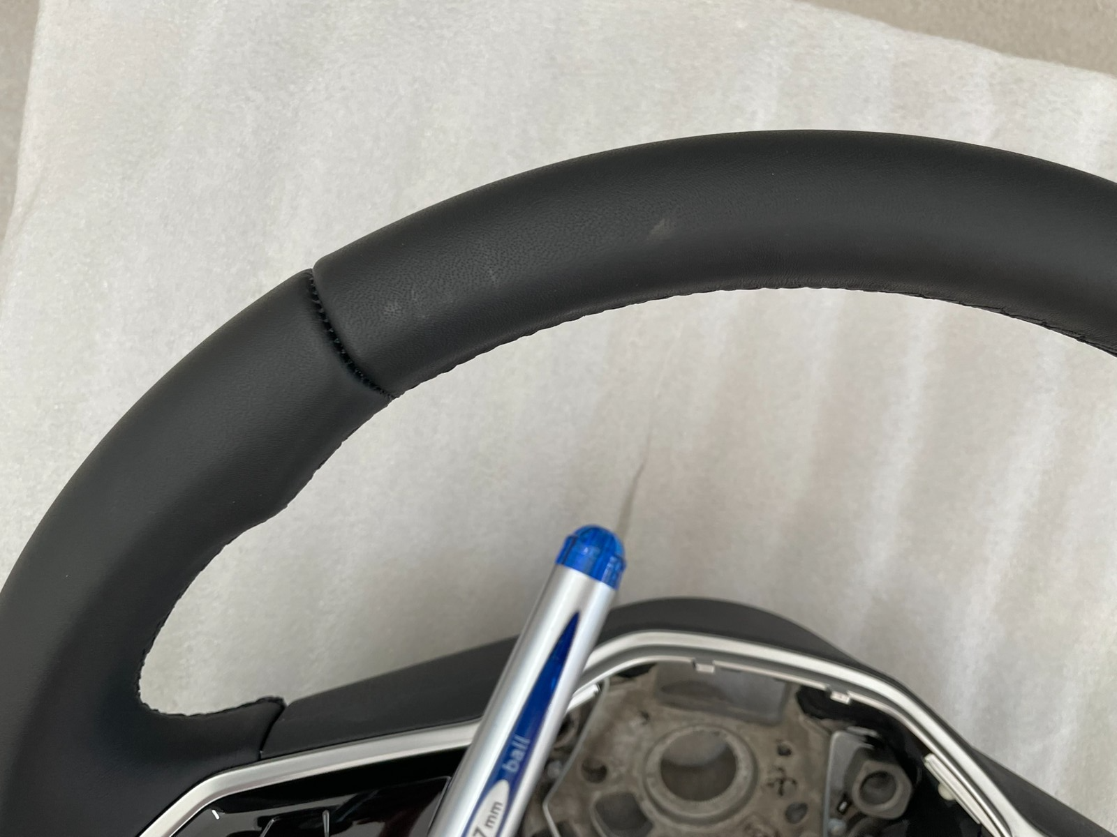 VW TOUAREG III CR7 SPORT LEDER LENKRAD R 760419089P - NUR 4877 KM STAND ORIG VW - Obrázek 16