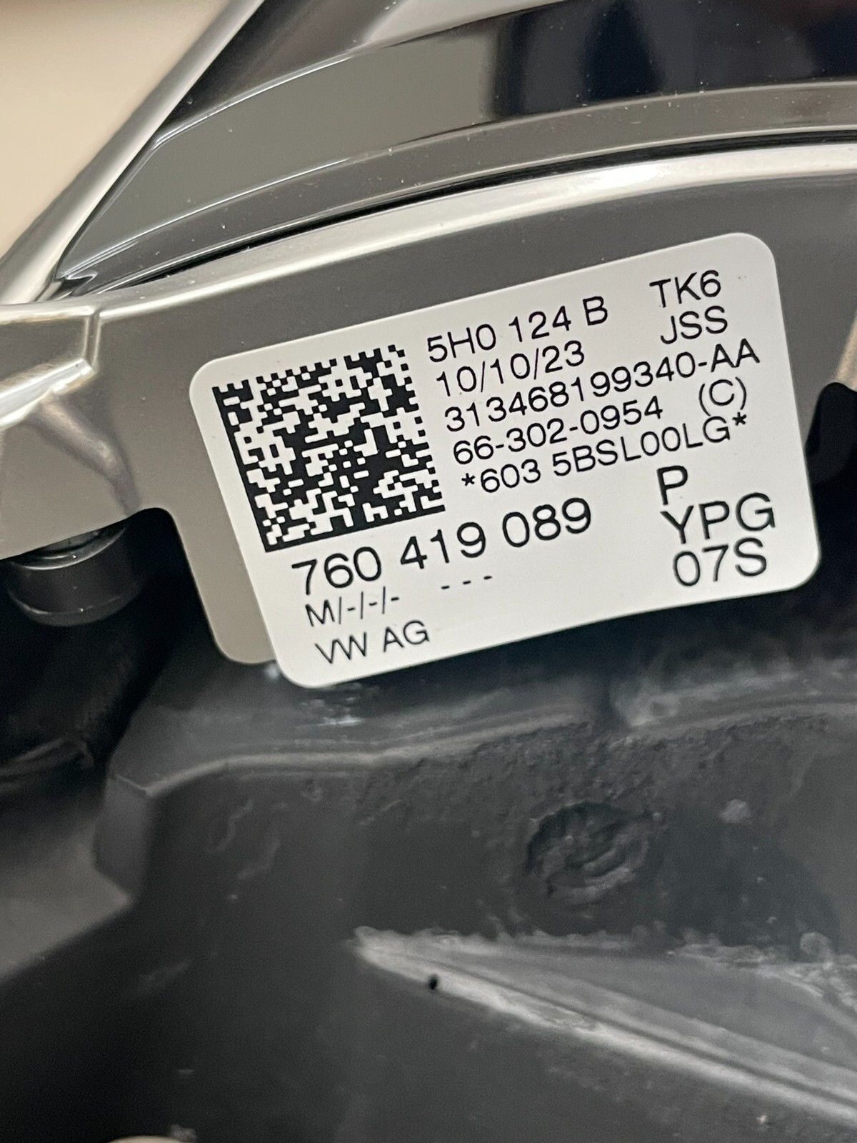 VW TOUAREG III CR7 SPORT LEDER LENKRAD R 760419089P - NUR 4877 KM STAND ORIG VW - Obrázek 3