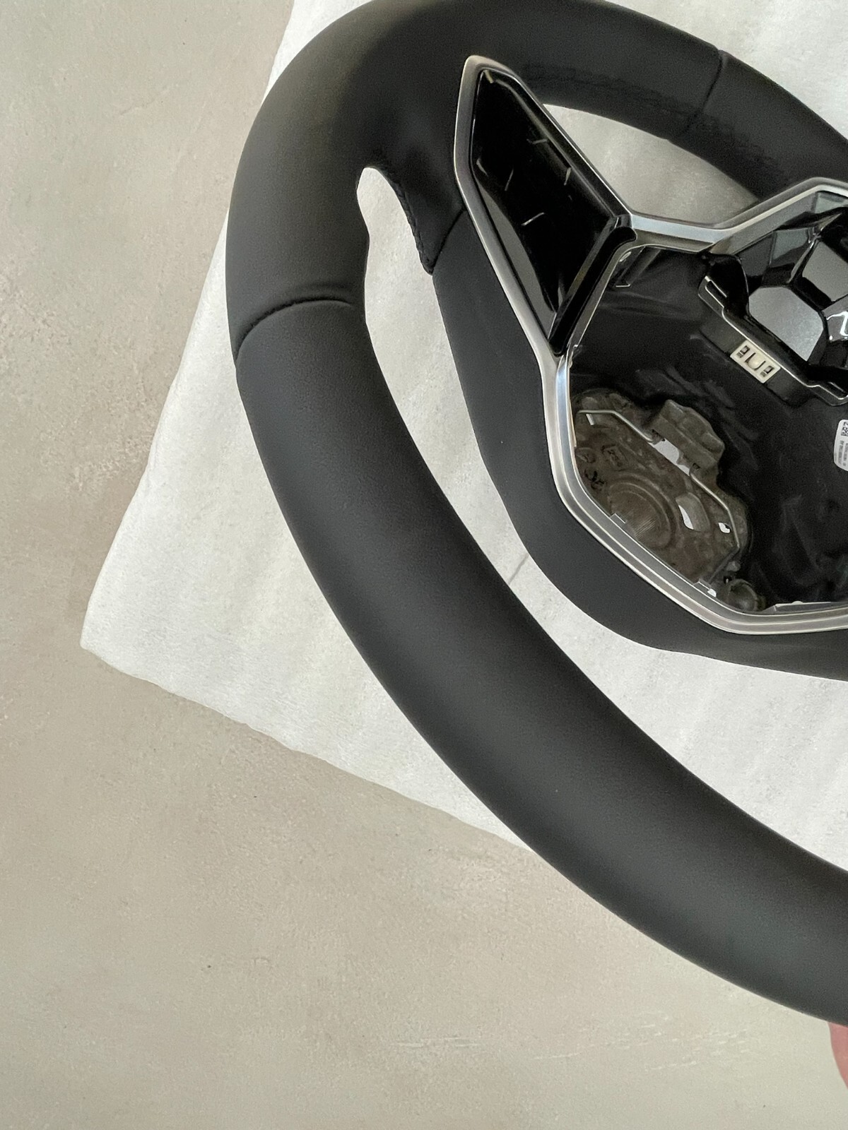 VW TOUAREG III CR7 SPORT LEDER LENKRAD R 760419089P - NUR 4877 KM STAND ORIG VW - Obrázek 22