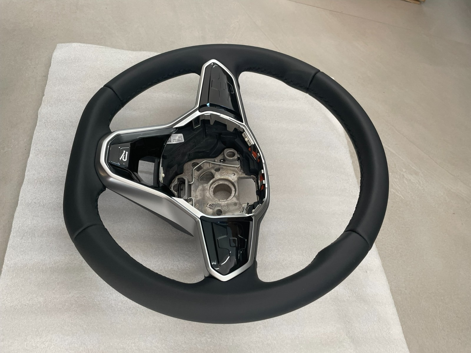 VW TOUAREG SPORT MULTIFUNKTIONS LENKRAD R 760419089P - NUR 1874 KM STAND ORIG VW - Obrázek 6