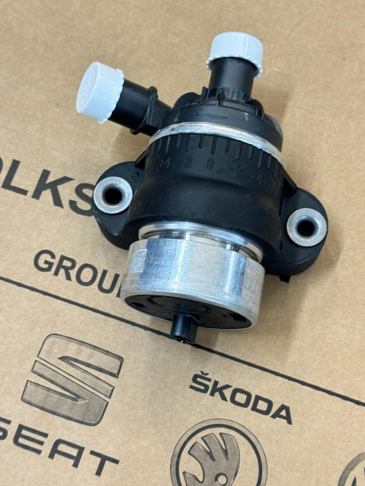 05L 965 567 A AUDI A4,A5,A6,A7,Q5 WASSERPUMPE ZUSATZ WASSERPUMPE 05L965567A NEU!