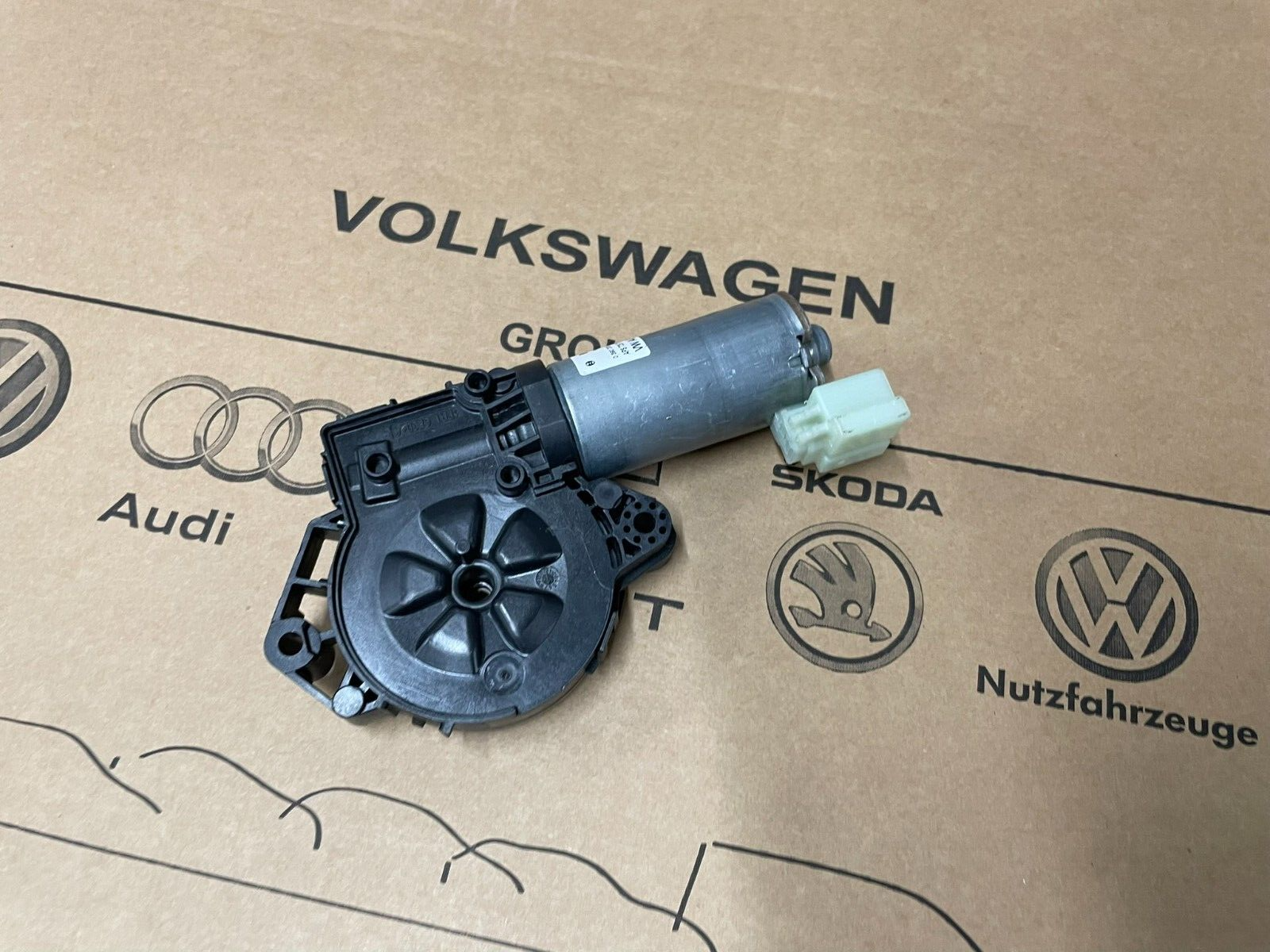 3G9877795D VOLKSWAGEN PASSAT B8 3G VORN SCHIEBEDACH MOTOR 3G9877795D Fast Neu... - Obrázek 10