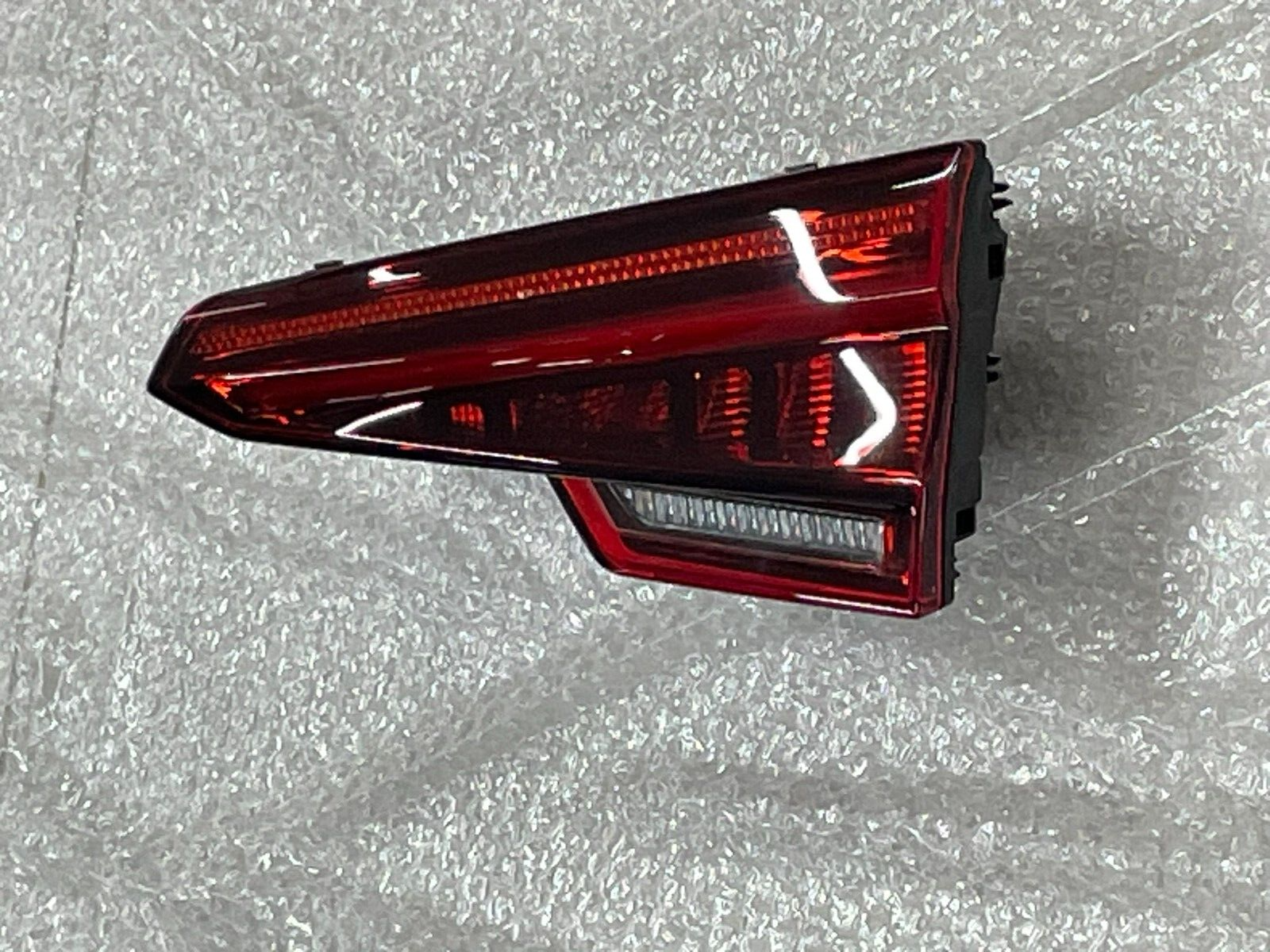 AUDI A4 LED HECKLEUCHTE HECKLAMPE RECHTS 8W5945094G DEM VOM TEST WAGEN ORIGINAL - Obrázek 8