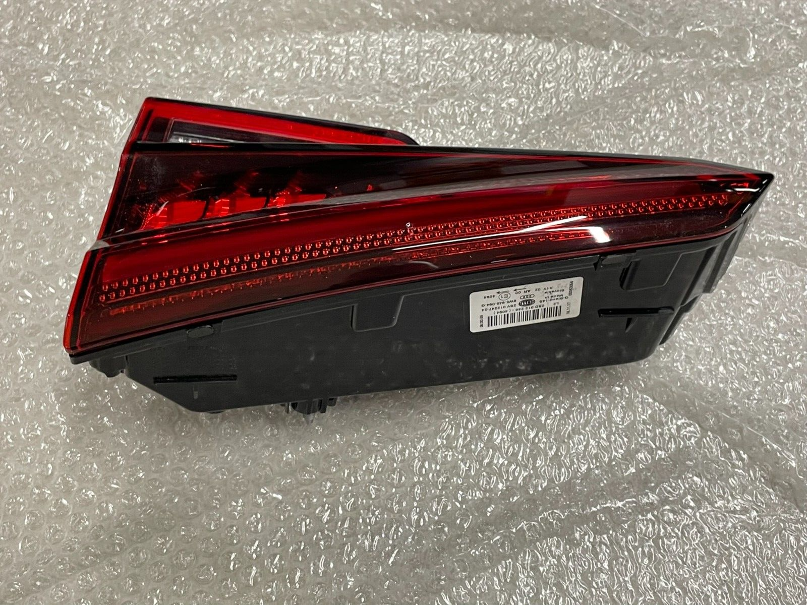 AUDI A4 LED HECKLEUCHTE HECKLAMPE RECHTS 8W5945094G DEM VOM TEST WAGEN ORIGINAL - Obrázek 10