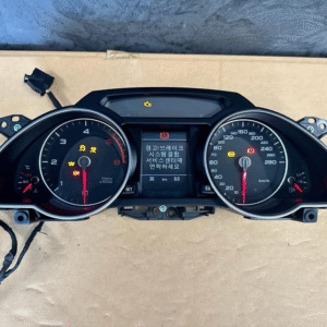 AUDI A5/S5 KOMBIINSTRUMENT 8T0920932N- FAST NEU ! DEMONT VOM TEST CAR- NUR 30KM!