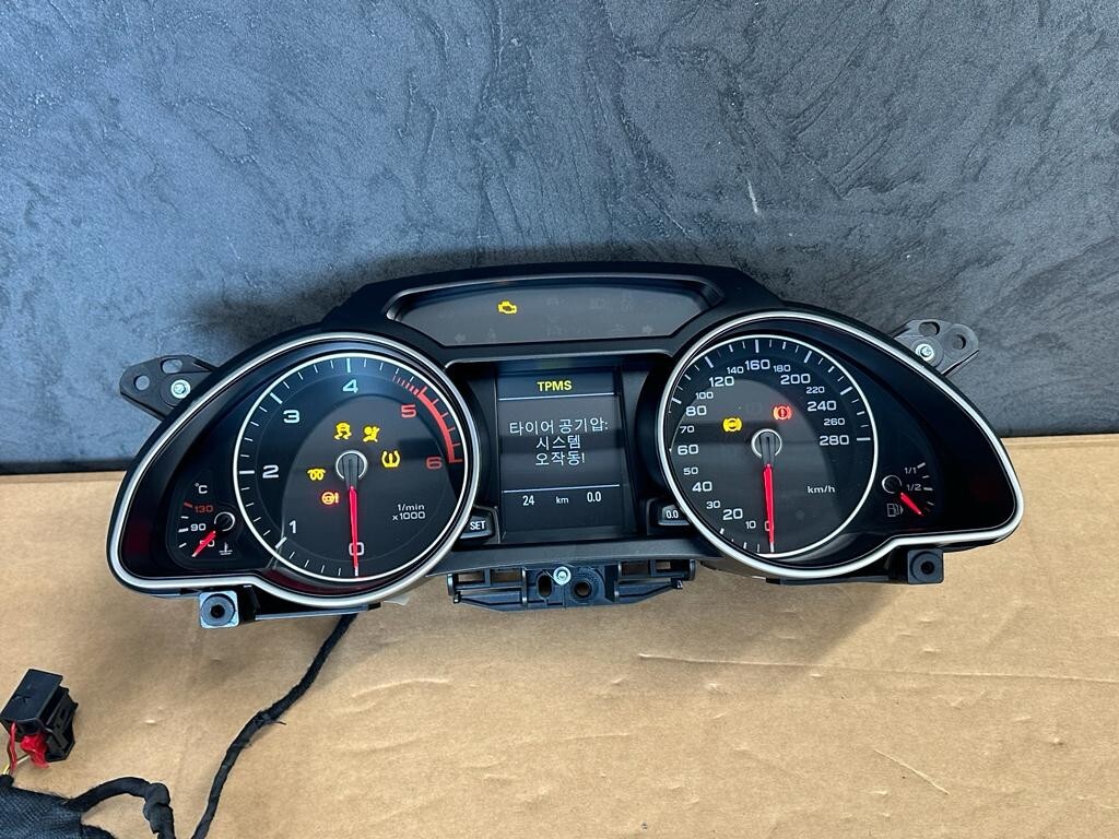 AUDI A5/S5 TACHO KOMBIINSTRUMENT 8T0920932N DEMONT VOM TEST CAR-STAND NUR 24 KM