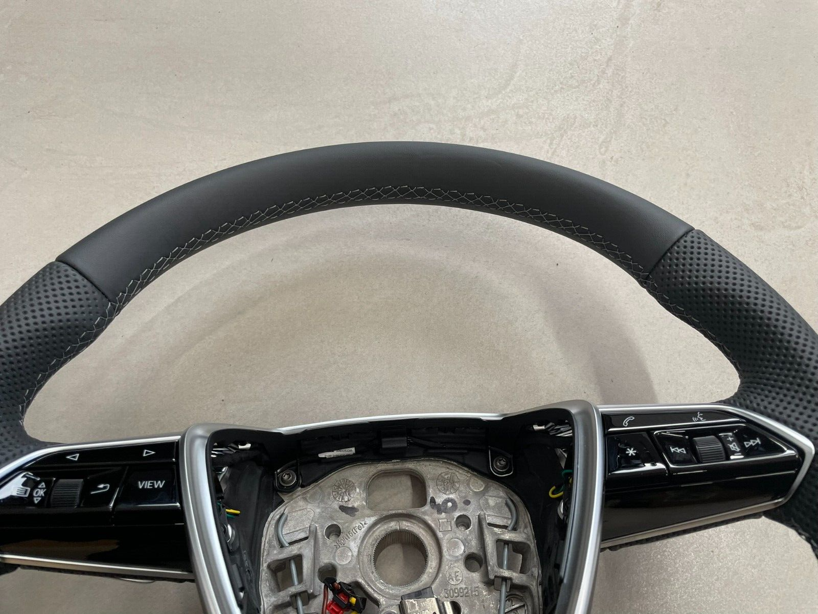 AUDI A6 S6 A7 S7 C8 4K AUDI S SPORT LEDER LENKRAD ABGEFLACHT GELOCHT BEHEIZT NEU - Obrázek 3