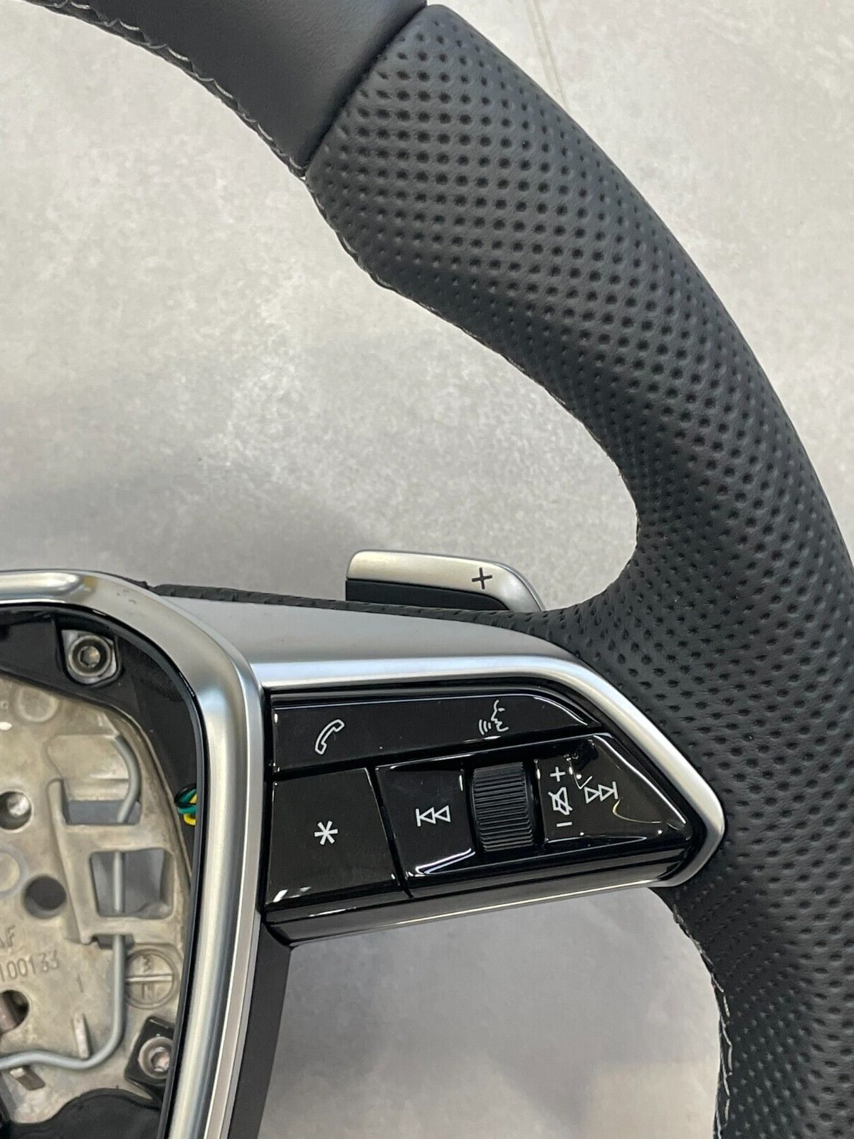 AUDI A6 S6 A7 S7 C8 4K AUDI S SPORT LEDER LENKRAD ABGEFLACHT GELOCHT ORIG.NEU - Obrázek 5