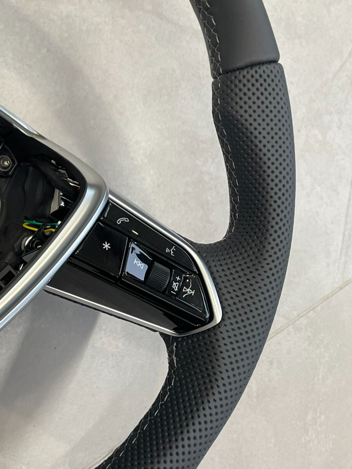 AUDI A6 S6 A7 S7 C8 4K AUDI S SPORT LEDER LENKRAD ABGEFLACHT GELOCHT ORIG.NEU - Obrázek 7