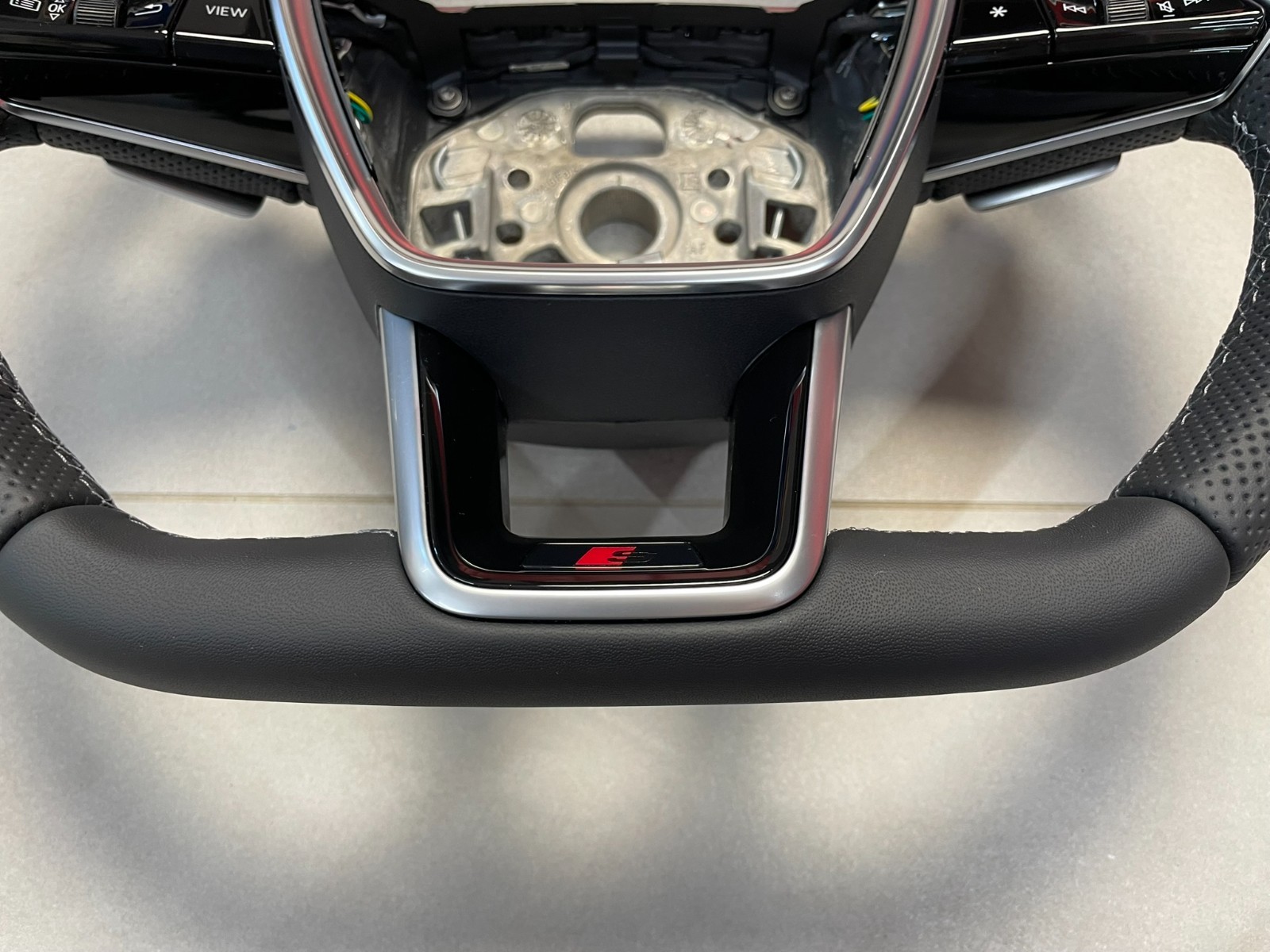 AUDI A7 C8 - AUDI SPORT LENKRAD S LEDER GELOCHT ABGEFLACHT 4K0419091BE ORIG NEU - Obrázek 10