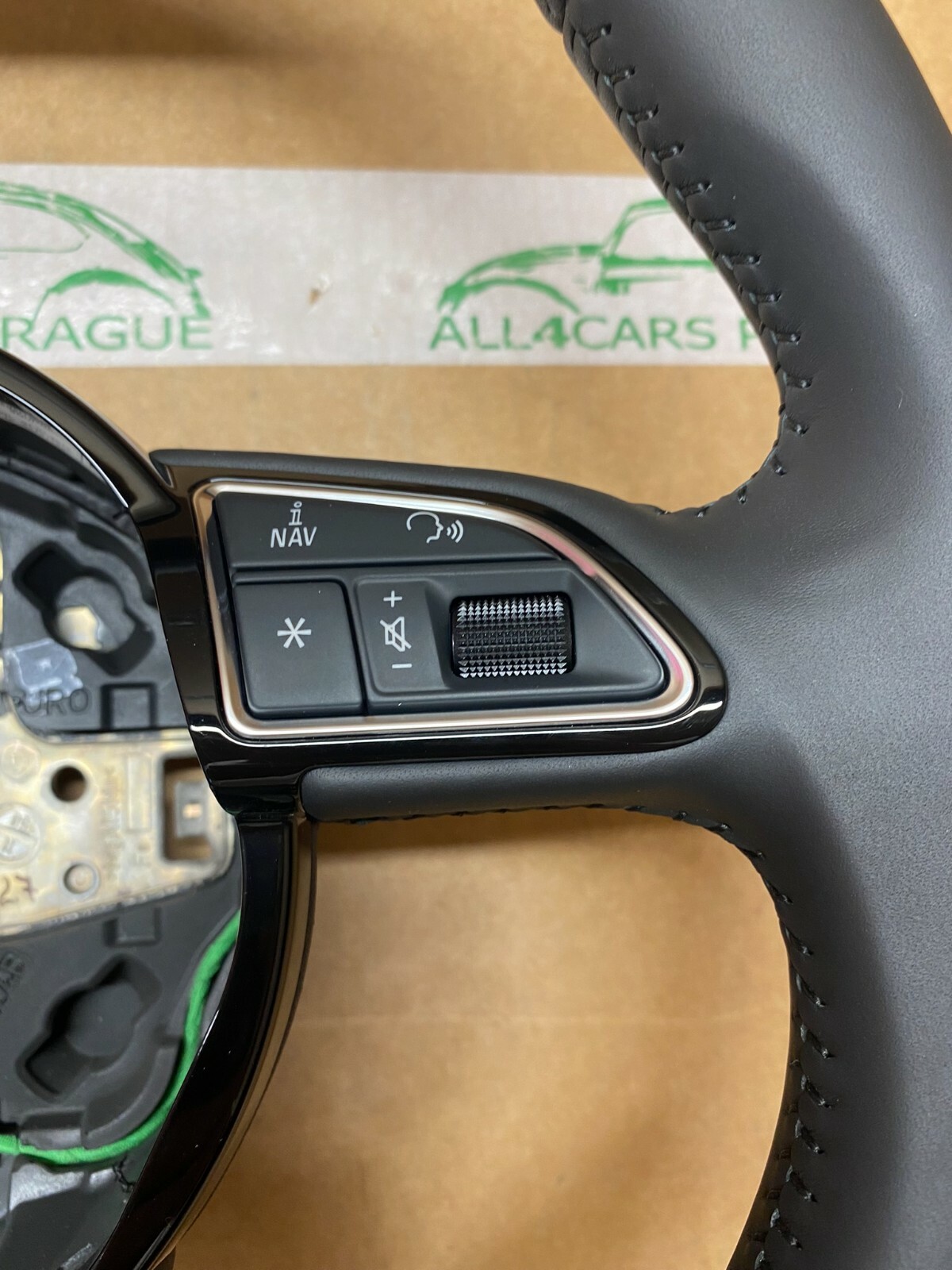 AUDI LEDER SCHWARZ LENKRAD MULTIFUNKTION FÜR AUDI A3,A4,A5,Q5 8U0124B ORIG. - Obrázek 4