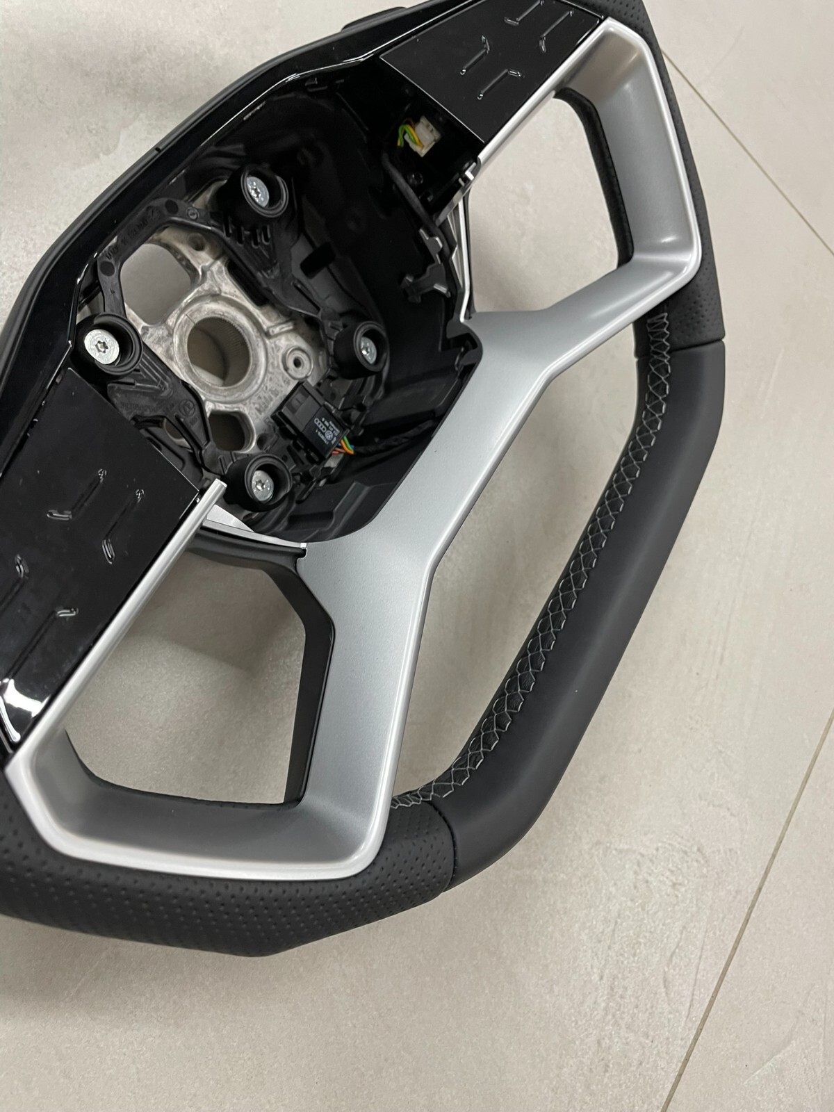 AUDI Q4 Q5 Q6 AUDI LEDER LENKRAD GELOCHT ABGEFLACHT PADELS 8B3419091F NEU ORIG - Obrázek 11