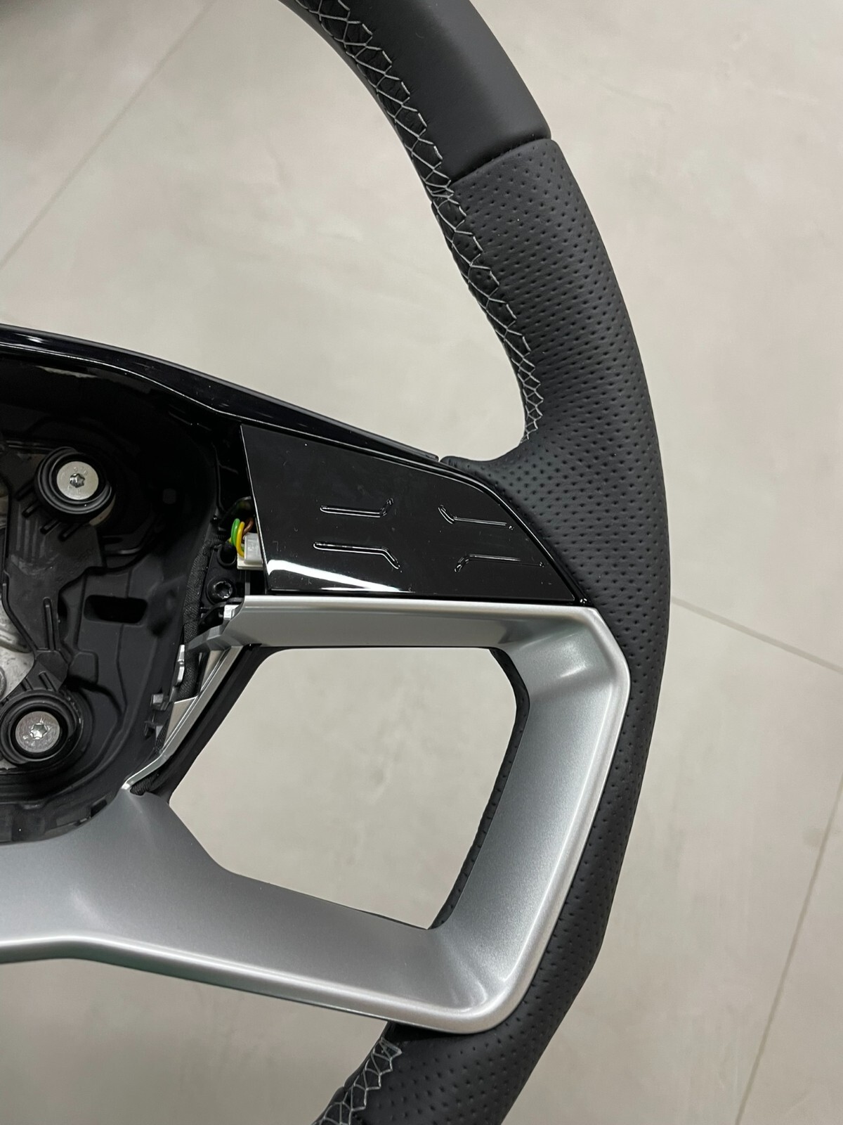 AUDI Q4 Q5 Q6 AUDI LEDER LENKRAD GELOCHT ABGEFLACHT PADELS 8B3419091F NEU ORIG - Obrázek 17