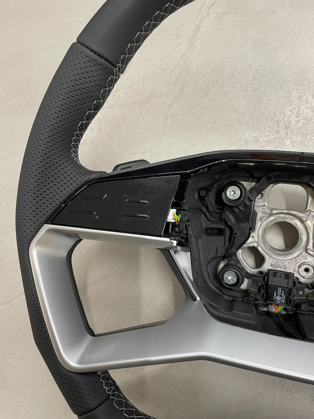 AUDI Q4 Q5 Q6 AUDI LEDER LENKRAD GELOCHT ABGEFLACHT PADELS 8B3419091F NEU ORIG - Obrázek 5