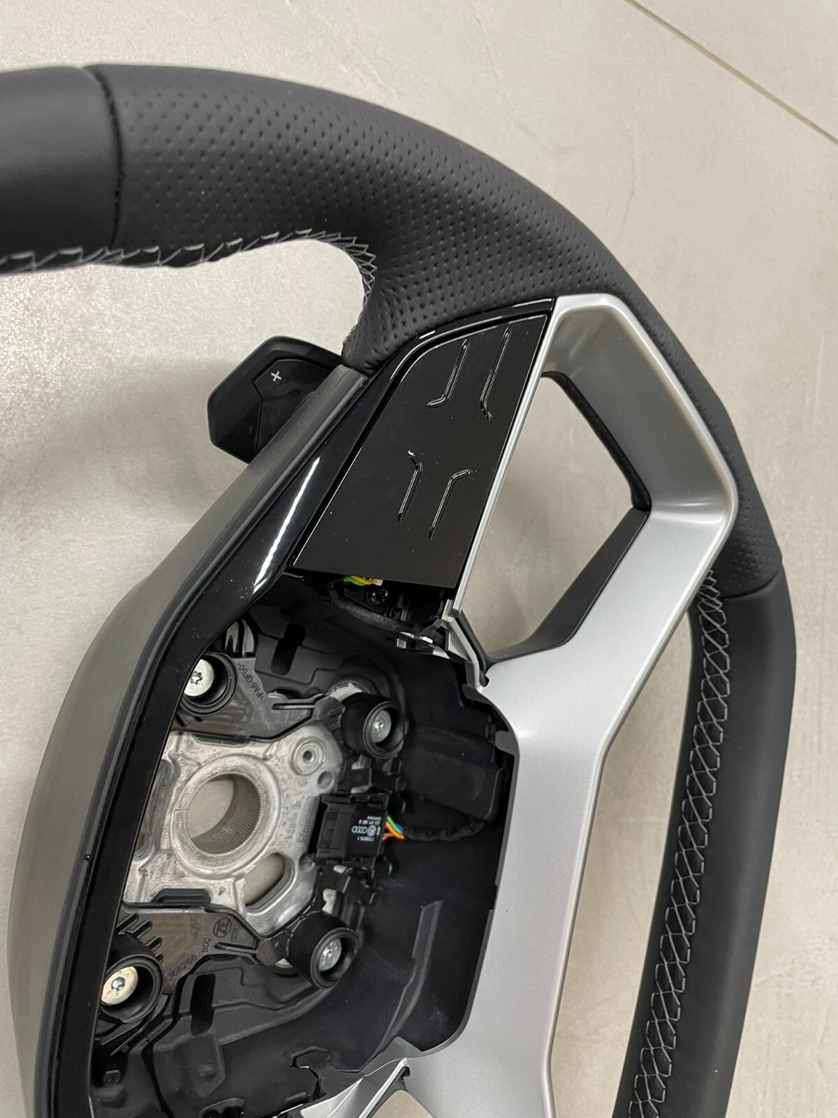 AUDI Q4 Q5 Q6 AUDI LEDER LENKRAD GELOCHT ABGEFLACHT PADELS 8B3419091F NEU ORIG - Obrázek 8