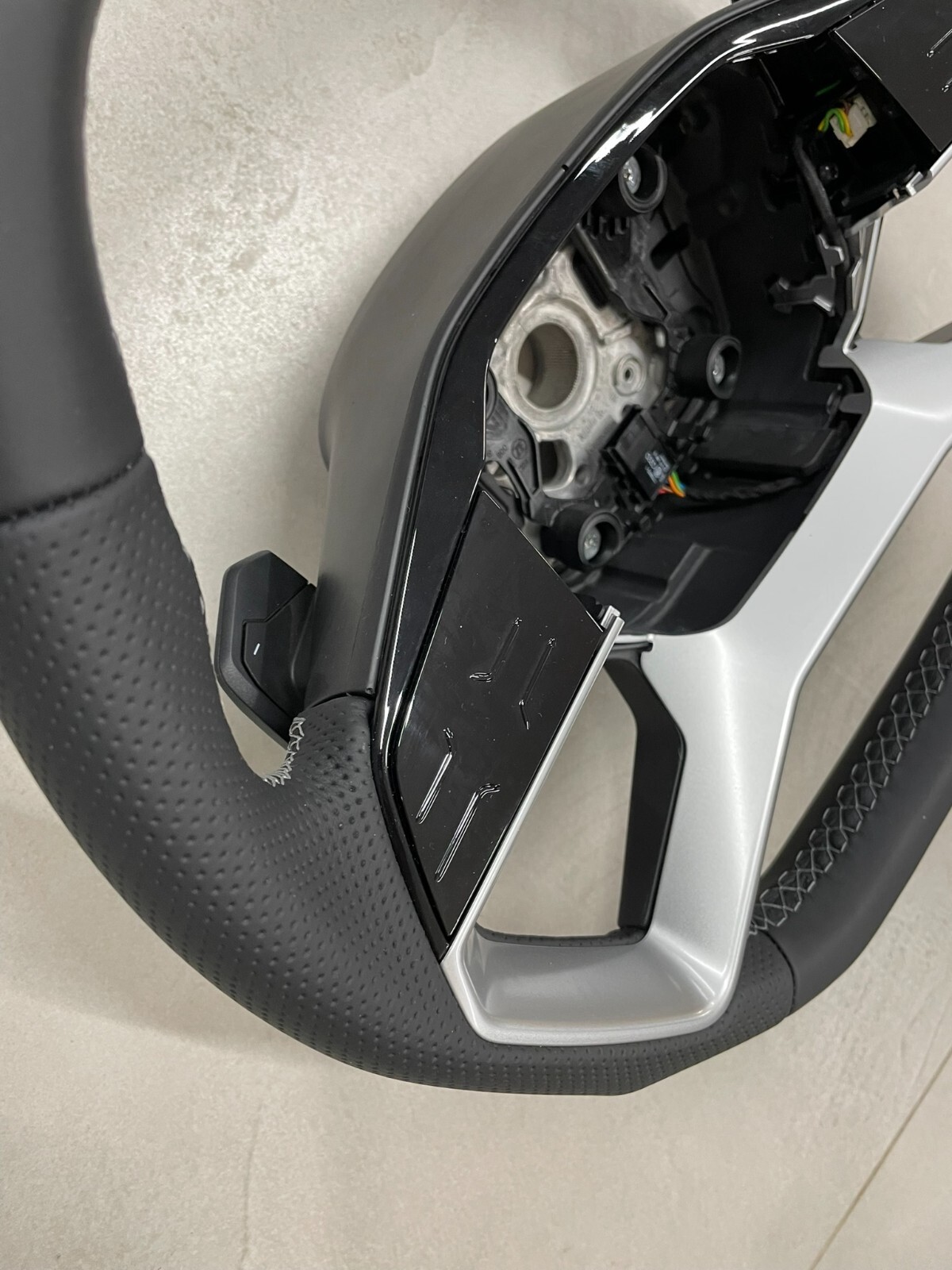 AUDI Q4 Q5 Q6 AUDI LEDER LENKRAD GELOCHT ABGEFLACHT PADELS 8B3419091F NEU ORIG - Obrázek 9