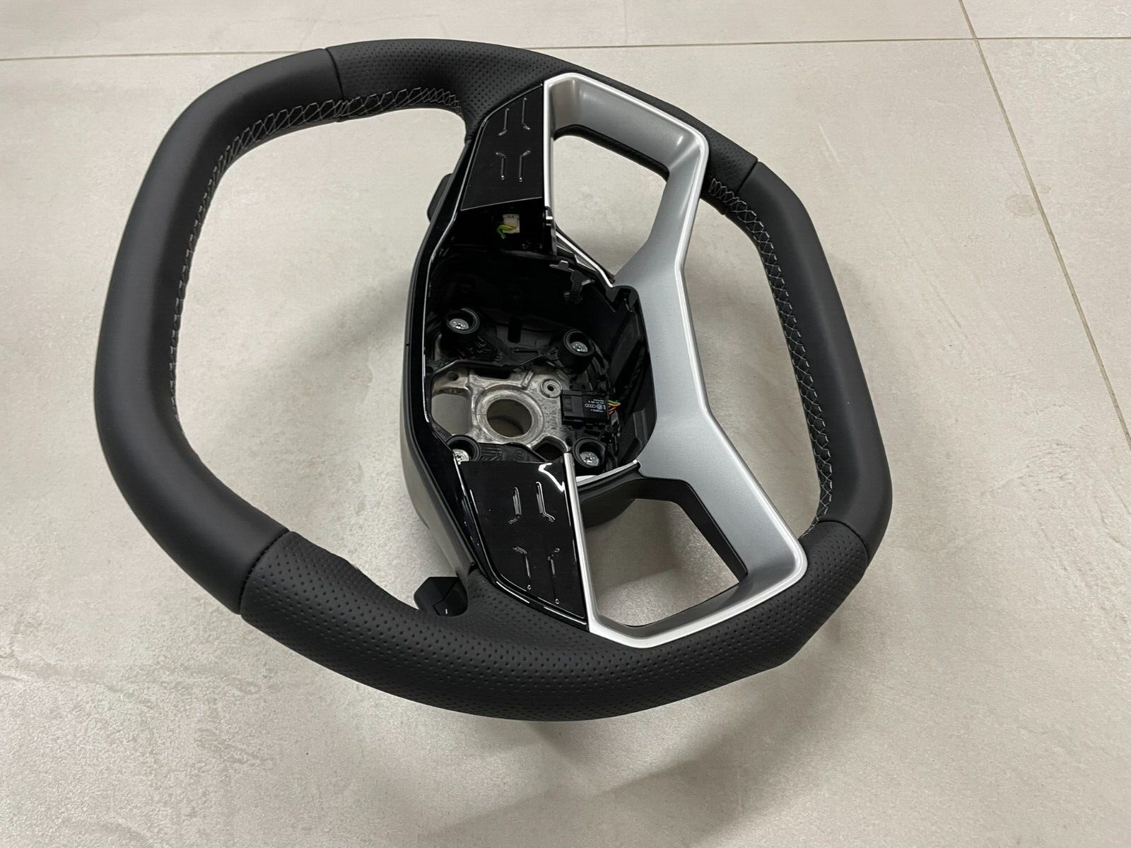 AUDI Q4 Q5 Q6 AUDI LEDER LENKRAD GELOCHT ABGEFLACHT PADELS 8B3419091F NEU ORIG - Obrázek 10