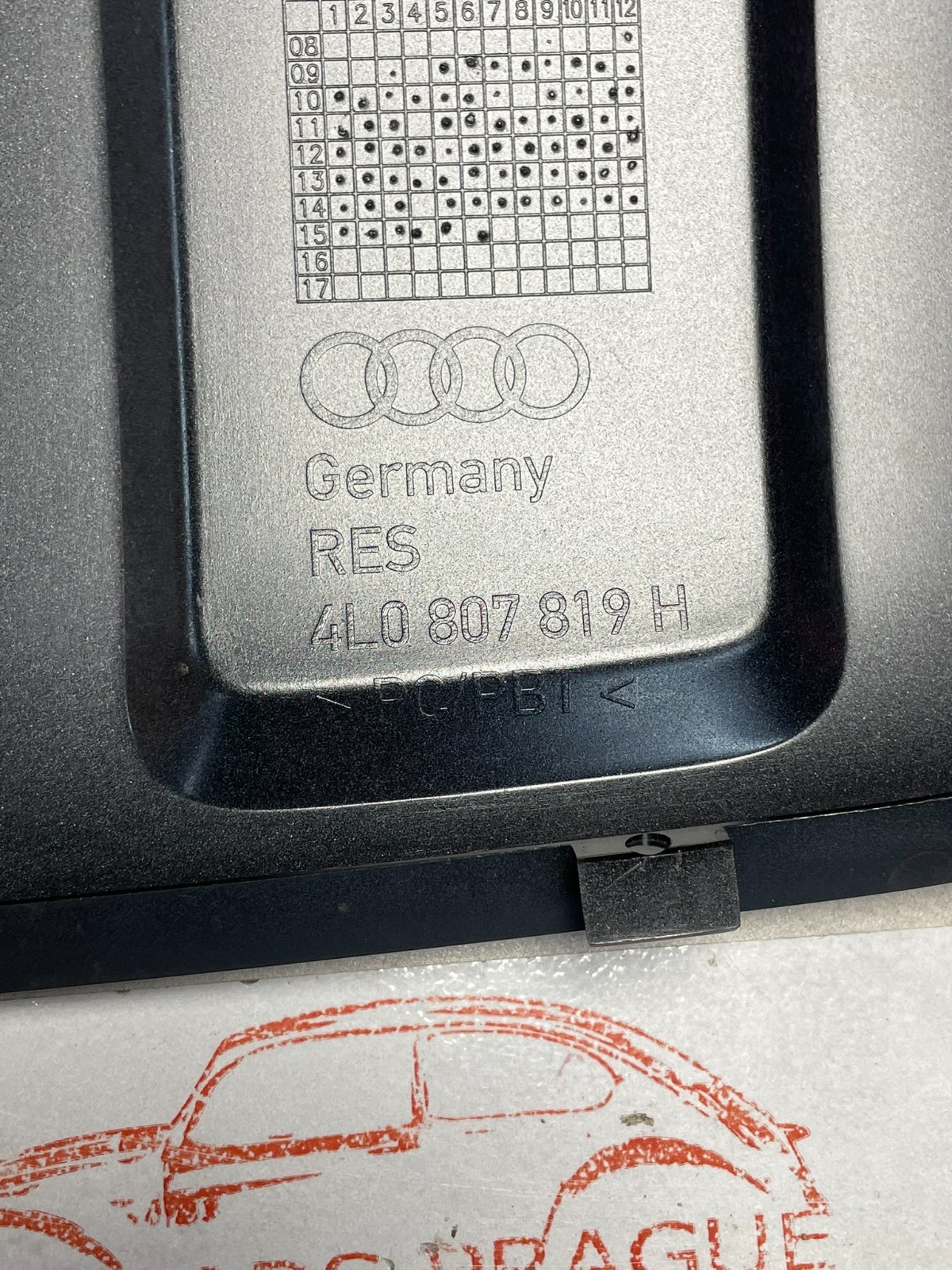 AUDI Q7 4L STOSSTANGE ABDECKUNG ANHÄNGERKUPPLUNG BLENDE 4L0807819H ORIG NEU - Obrázek 3