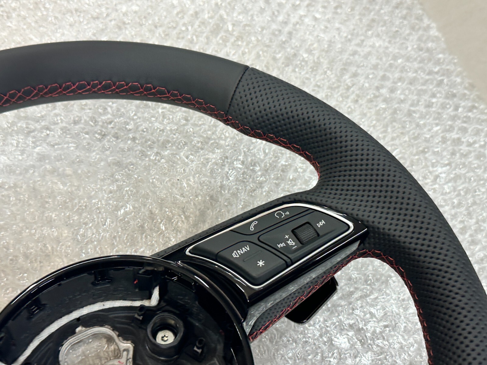 AUDI S4 S5 8W SPORT LEDER LENKRAD ABGEFLACHT GELOCHT MIT PADELS 8W0419091GF NEU - Obrázek 16