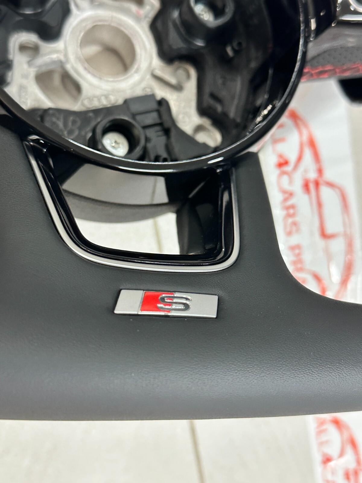 AUDI S4 S5 8W SPORT LEDER LENKRAD ABGEFLACHT GELOCHT MIT PADELS 8W0419091GF NEU - Obrázek 3