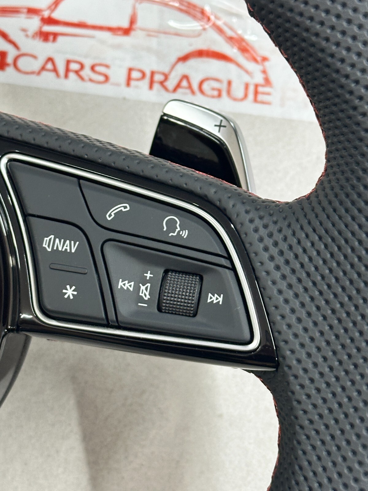 AUDI S4 S5 8W SPORT LEDER LENKRAD ABGEFLACHT GELOCHT MIT PADELS 8W0419091GF NEU - Obrázek 5