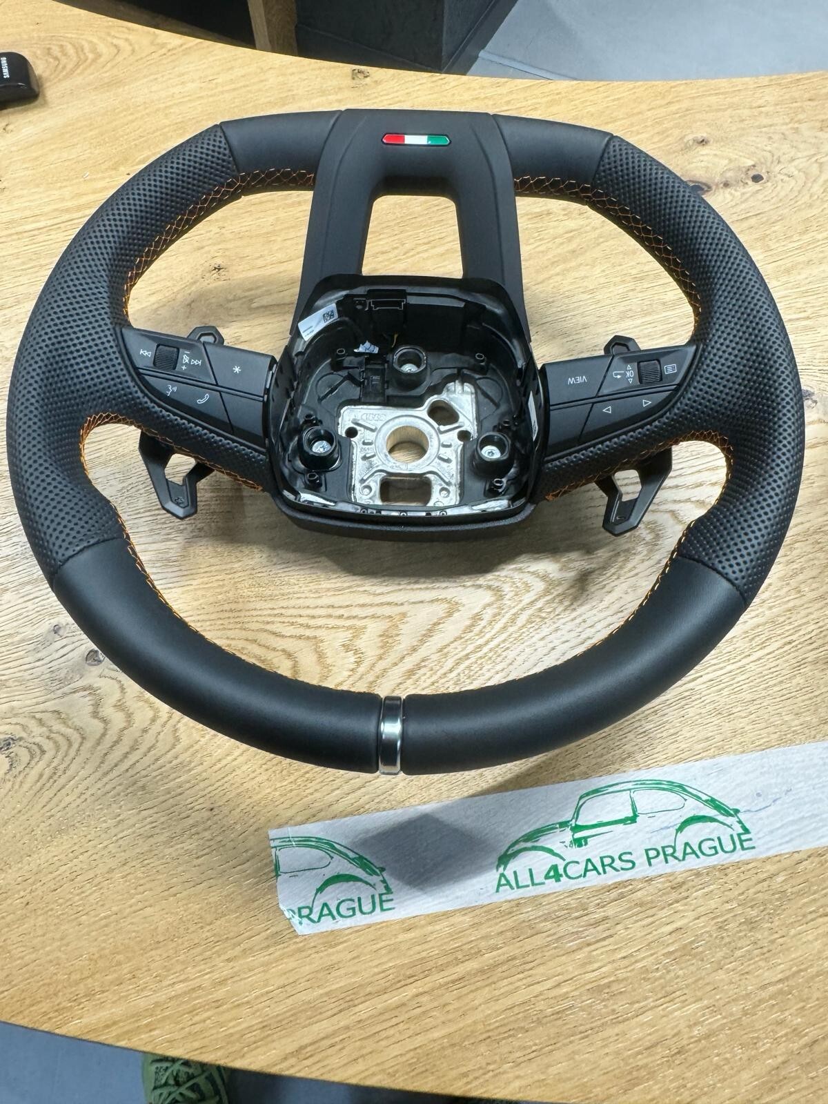 LAMBORGHINI URUS 4ML LENKRAD LEDER LENKRAD ABGEFLACHT WIPPEN GELB NAHT ORIG.NEU! - Obrázek 11