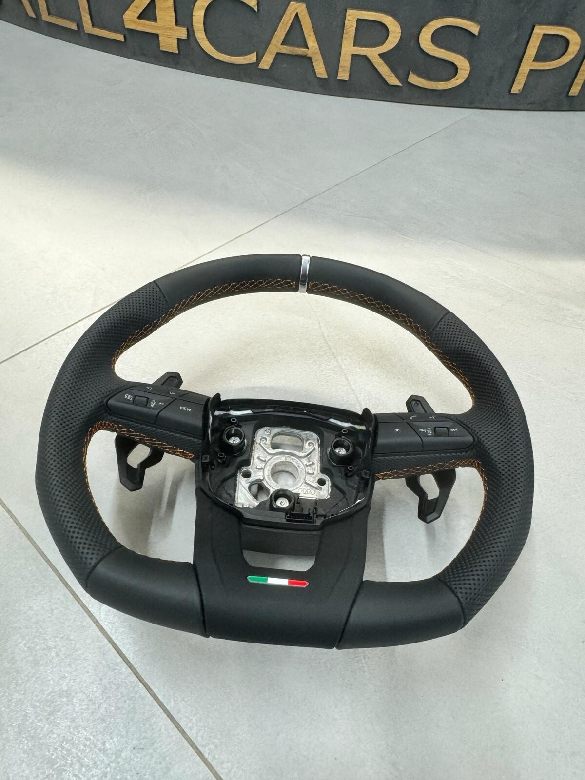 LAMBORGHINI URUS 4ML LENKRAD LEDER LENKRAD ABGEFLACHT WIPPEN GELB NAHT ORIG.NEU! - Obrázek 4