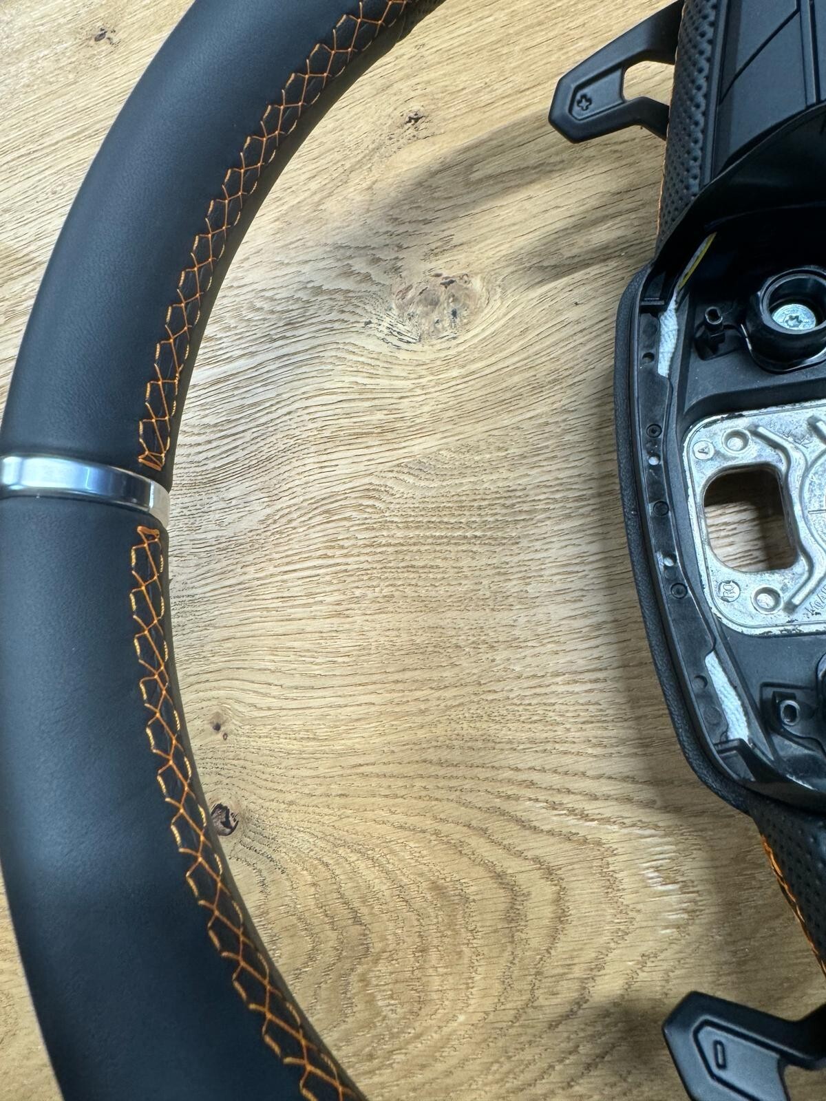 LAMBORGHINI URUS 4ML LENKRAD LEDER LENKRAD ABGEFLACHT WIPPEN GELB NAHT ORIG.NEU! - Obrázek 5