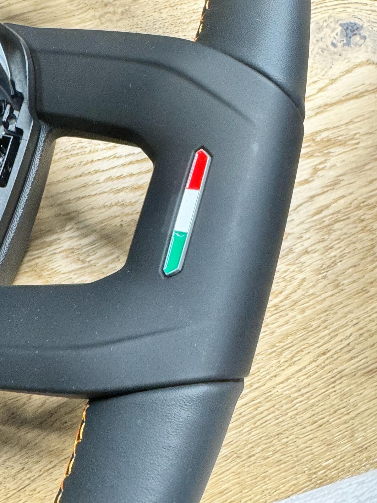 LAMBORGHINI URUS 4ML LENKRAD LEDER LENKRAD ABGEFLACHT WIPPEN GELB NAHT ORIG.NEU! - Obrázek 9