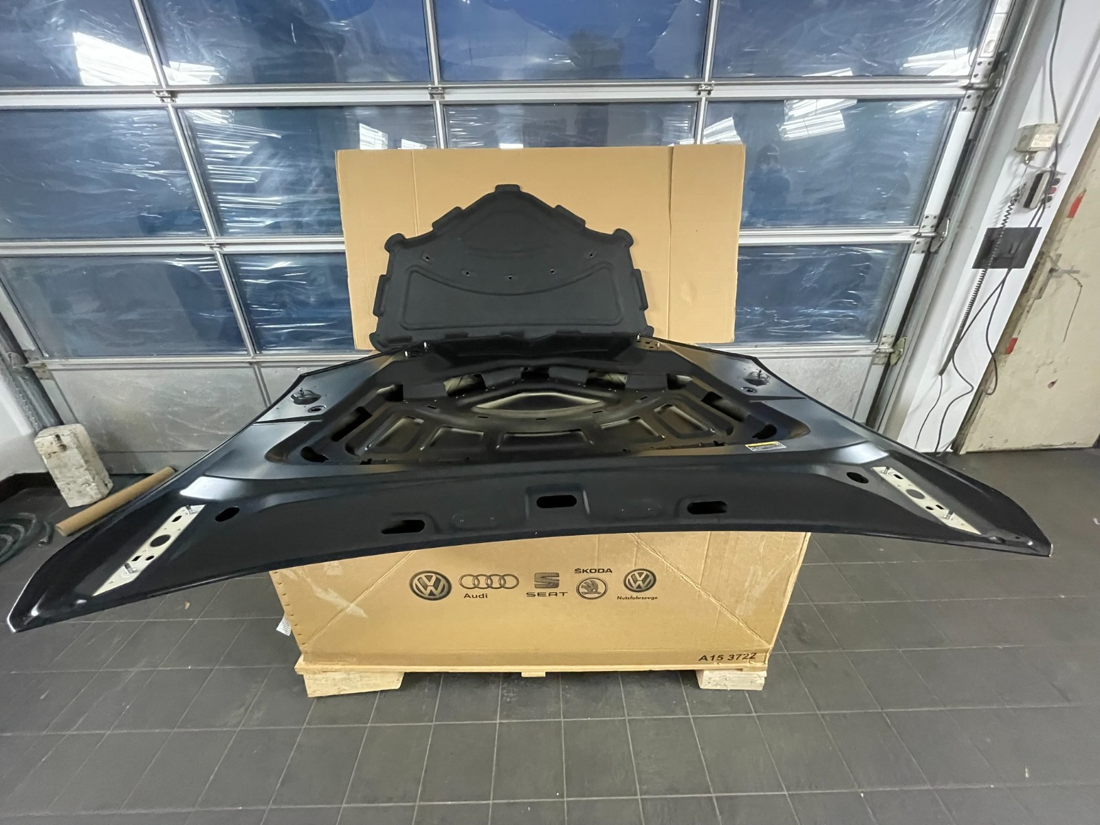 LAMBORGHINI URUS 4ML MOTORHAUBE / FRONTKLAPPE ORIGINAL TEIL - KM ZUSTAND 1500 KM - Obrázek 22