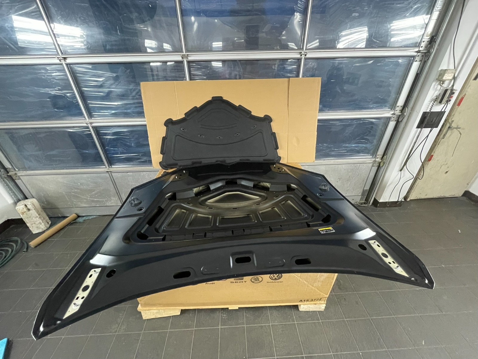 LAMBORGHINI URUS 4ML MOTORHAUBE / FRONTKLAPPE ORIGINAL TEIL - KM ZUSTAND 1500 KM - Obrázek 23