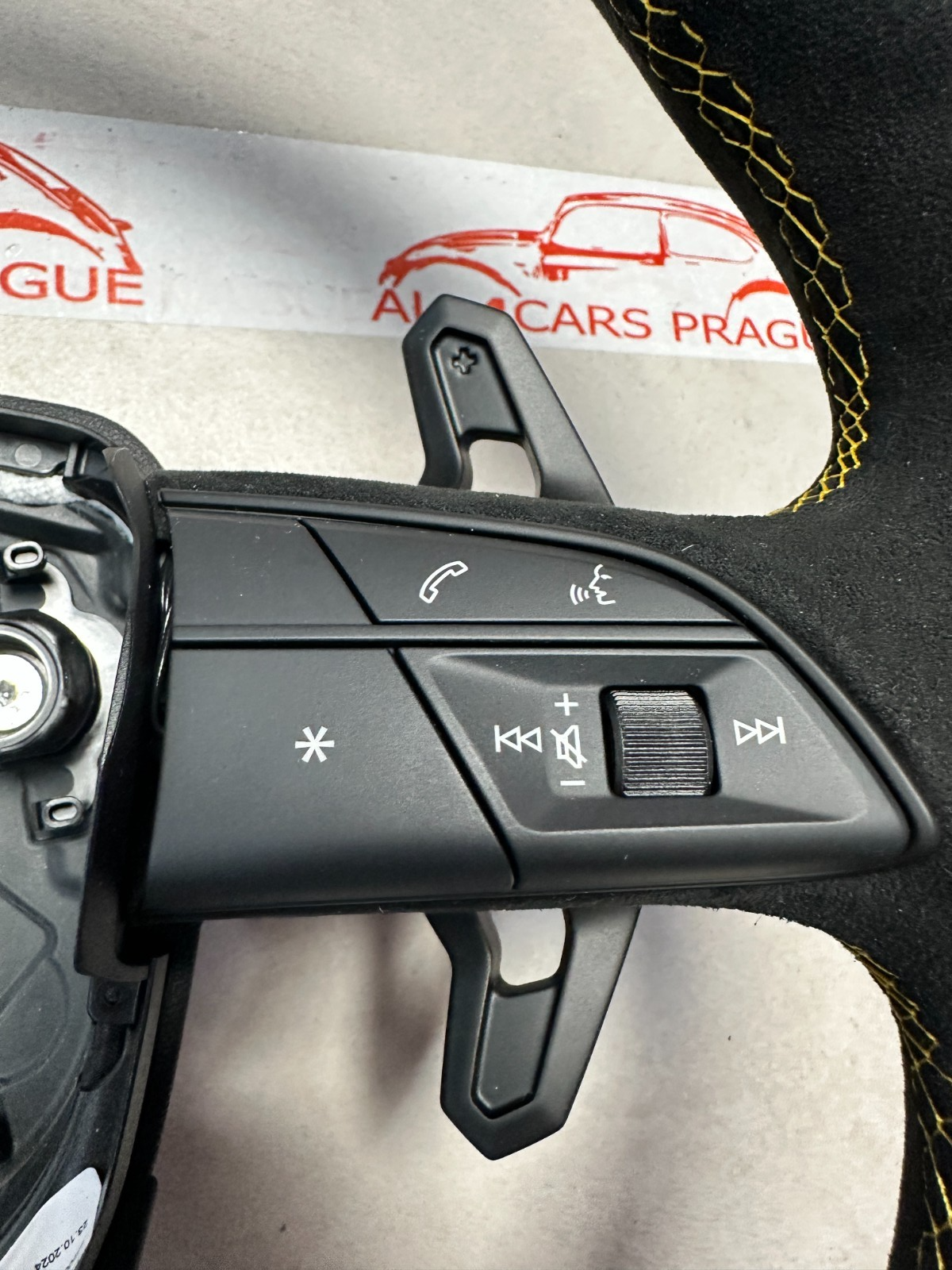 LAMBORGHINI URUS SPORT LENKRAD ALCANTARA ABGEFLACHT GELOCHT GELB NAHT BEHEIZT - Obrázek 11