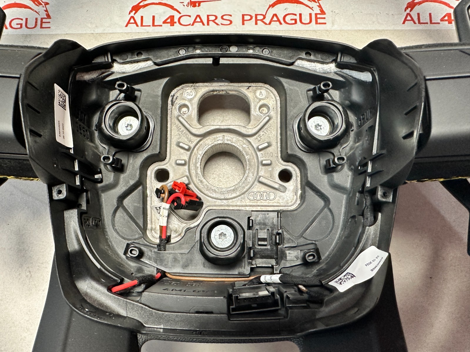 LAMBORGHINI URUS SPORT LENKRAD ALCANTARA ABGEFLACHT GELOCHT GELB NAHT BEHEIZT - Obrázek 12