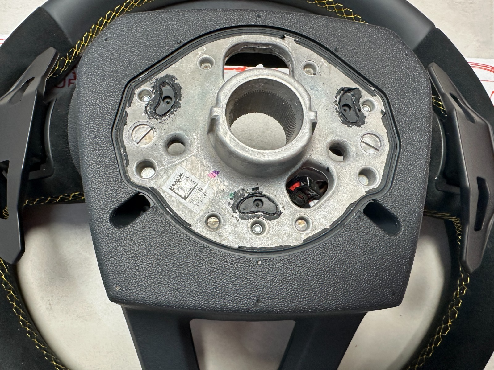 LAMBORGHINI URUS SPORT LENKRAD ALCANTARA ABGEFLACHT GELOCHT GELB NAHT BEHEIZT - Obrázek 16