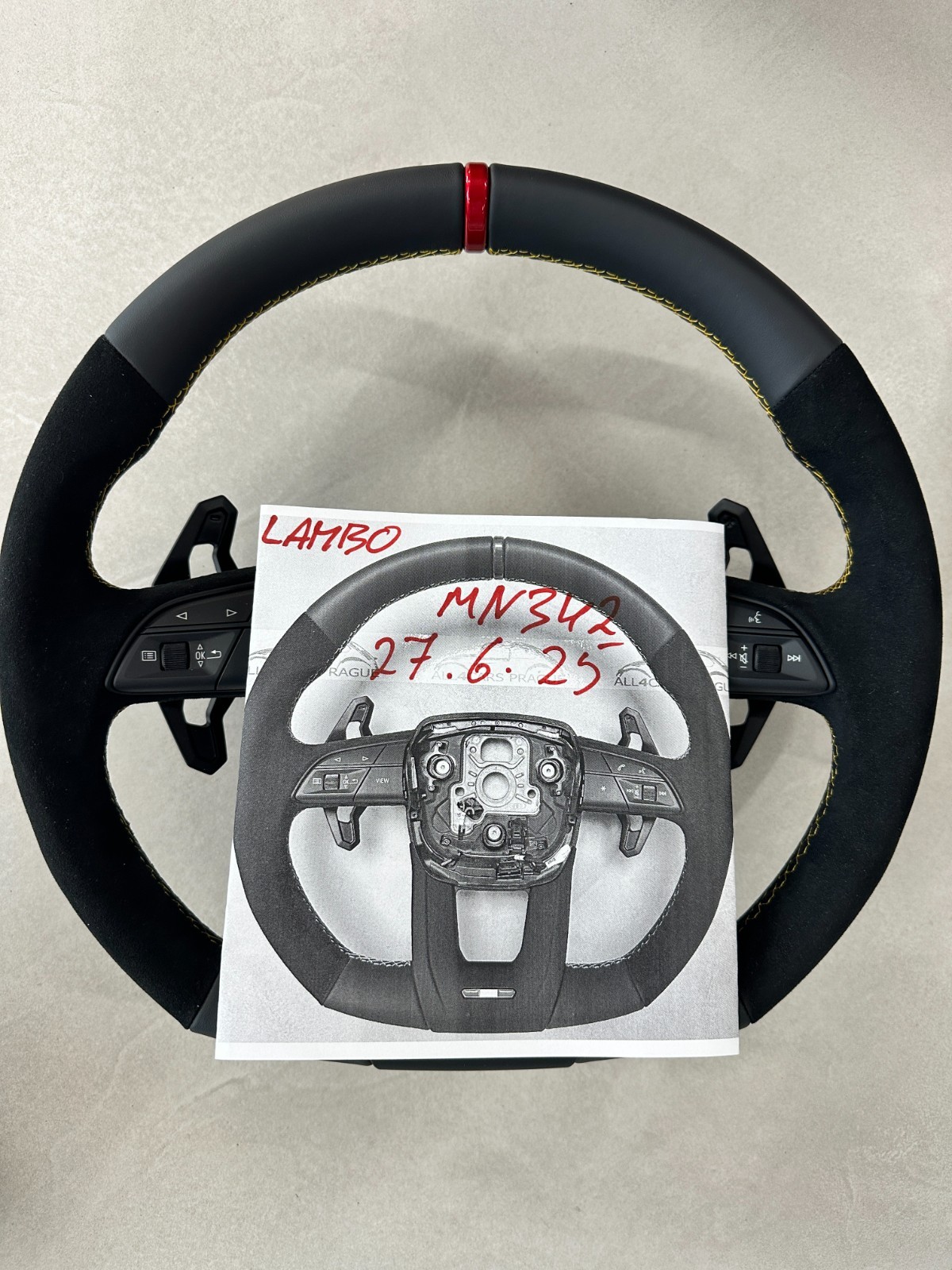 LAMBORGHINI URUS SPORT LENKRAD ALCANTARA ABGEFLACHT GELOCHT GELB NAHT BEHEIZT - Obrázek 17