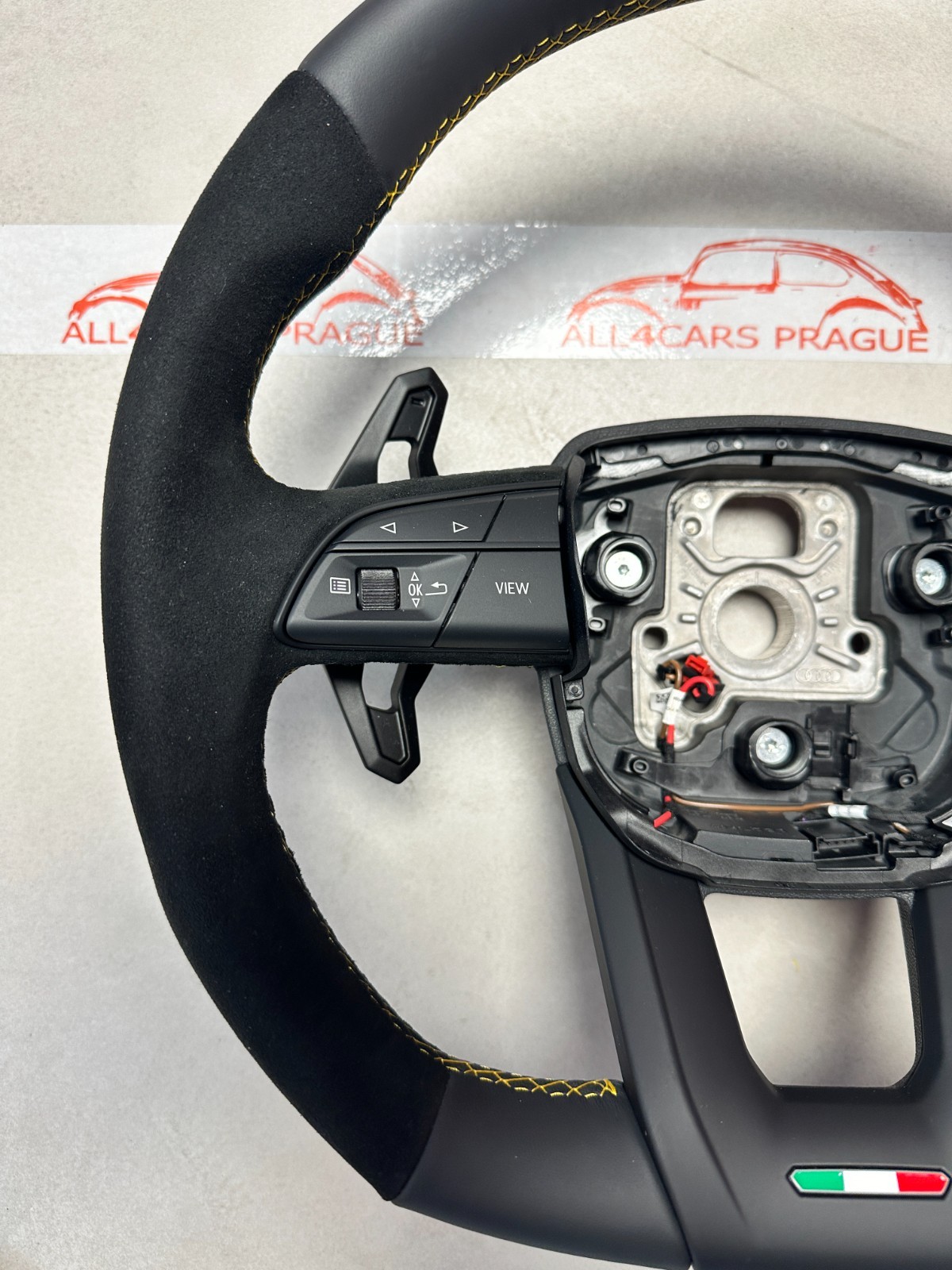 LAMBORGHINI URUS SPORT LENKRAD ALCANTARA ABGEFLACHT GELOCHT GELB NAHT BEHEIZT - Obrázek 3