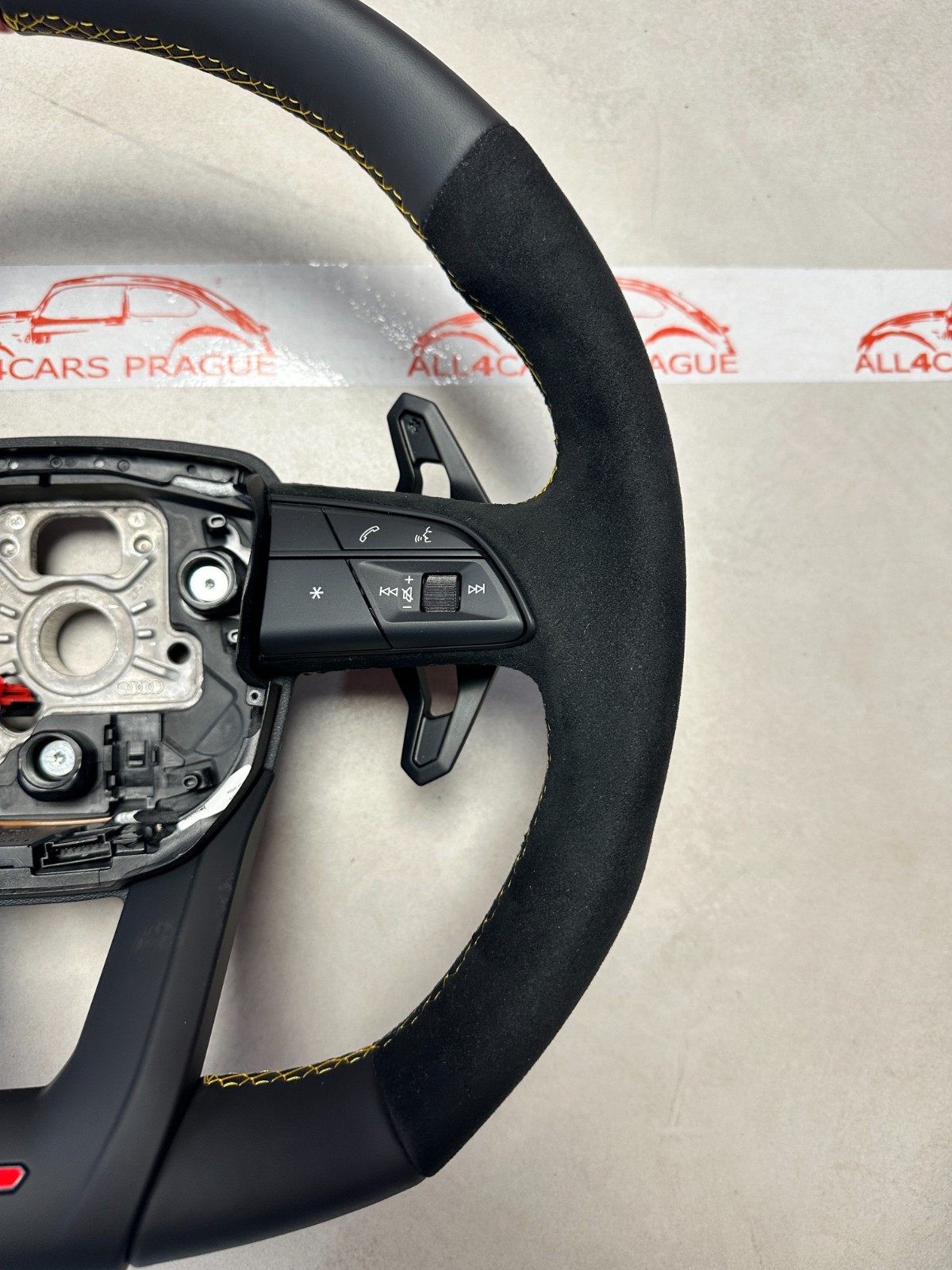 LAMBORGHINI URUS SPORT LENKRAD ALCANTARA ABGEFLACHT GELOCHT GELB NAHT BEHEIZT - Obrázek 6