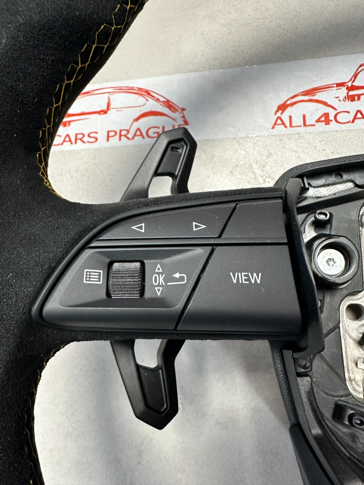 LAMBORGHINI URUS SPORT LENKRAD ALCANTARA ABGEFLACHT GELOCHT GELB NAHT BEHEIZT - Obrázek 10