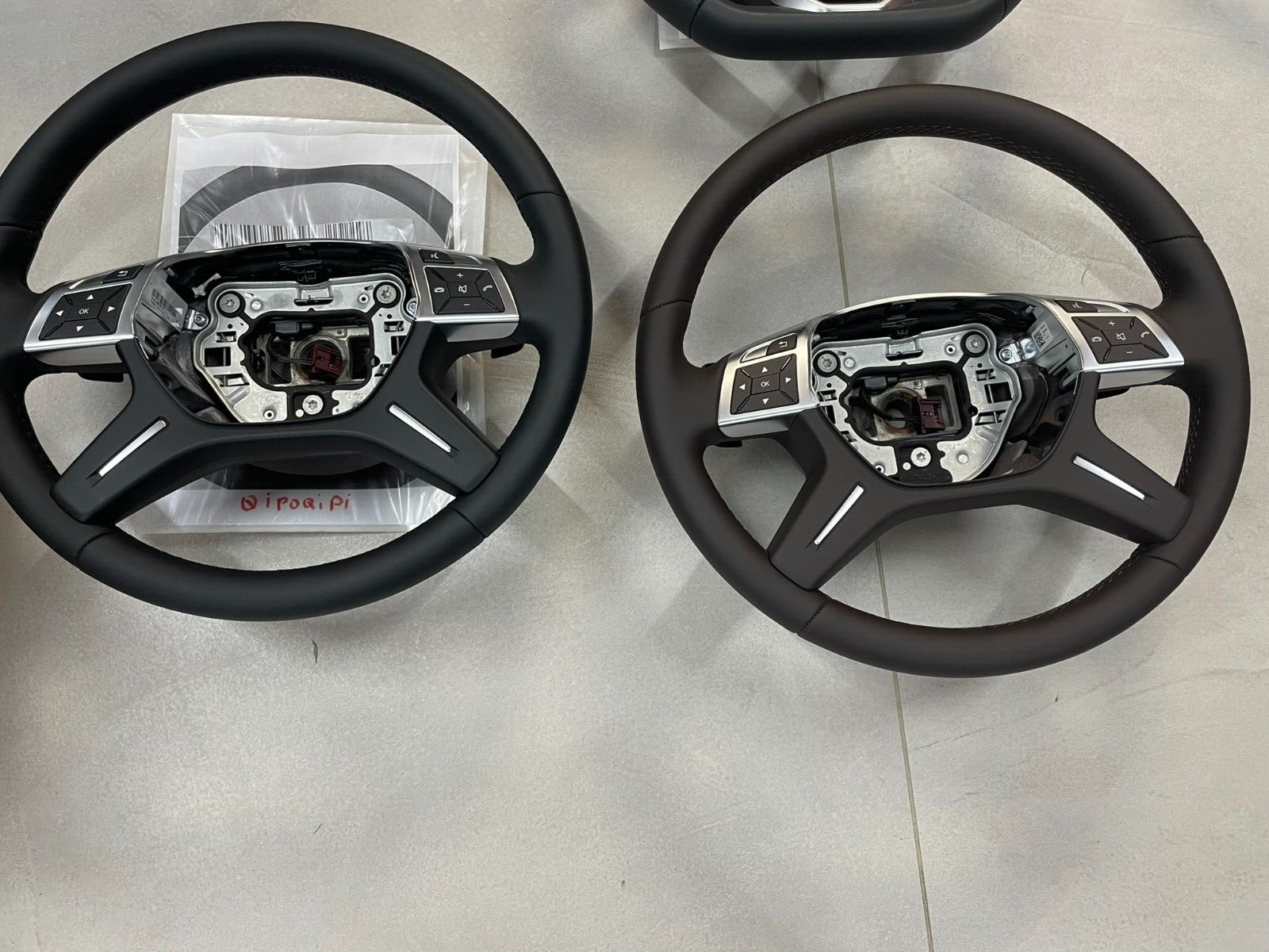 MERCEDES LEDER LENKRAD BRAUN SCHALTWIPPEN A2464605503 Fast Neu d v Test Wagen... - Obrázek 4