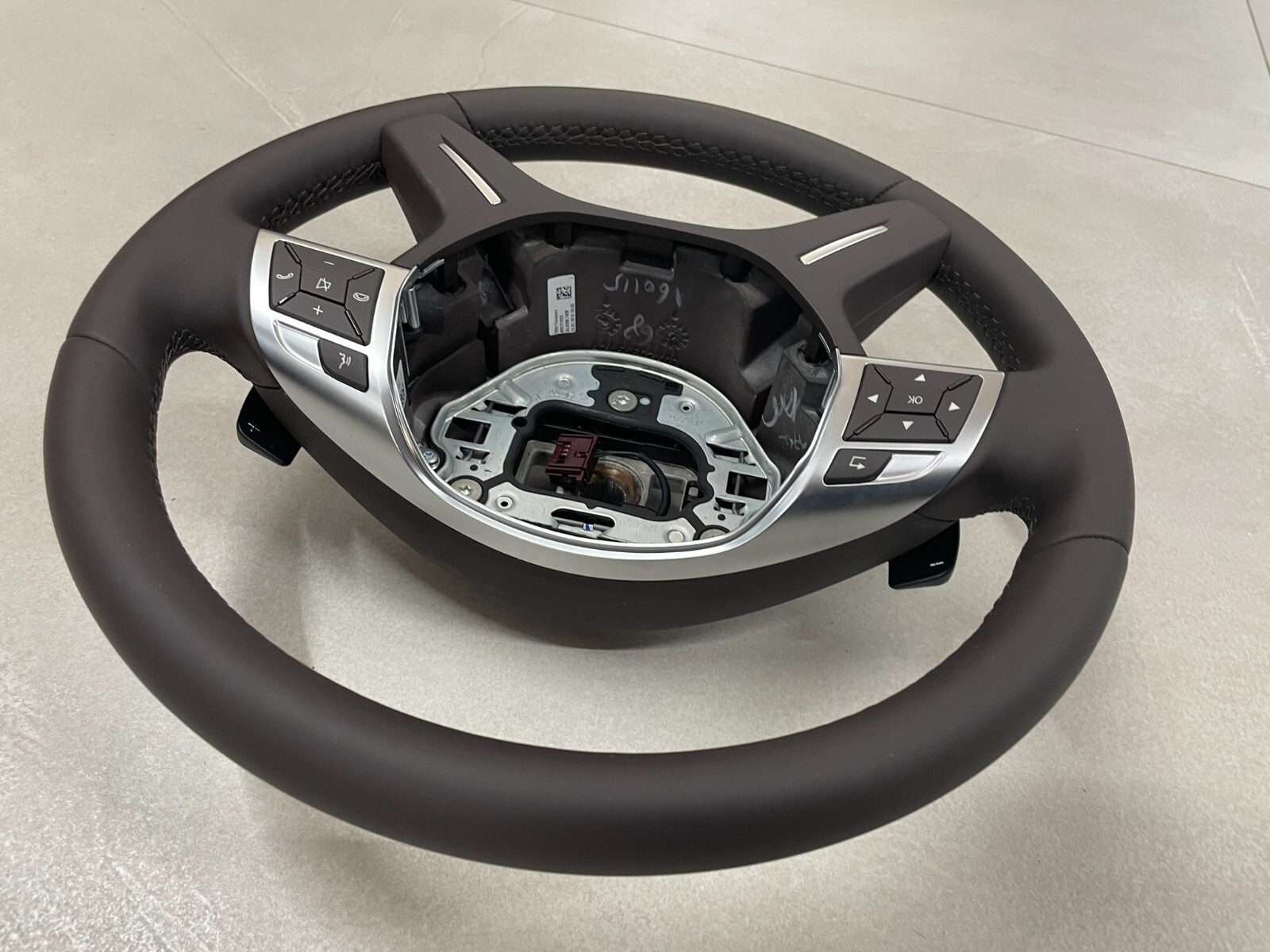 MERCEDES LEDER LENKRAD BRAUN SCHALTWIPPEN A2464605503 Fast Neu d v Test Wagen... - Obrázek 8