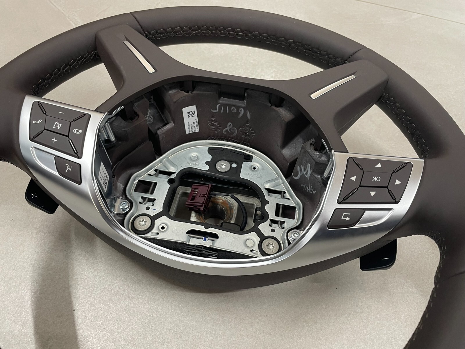 MERCEDES LEDER LENKRAD BRAUN SCHALTWIPPEN A2464605503 Fast Neu d v Test Wagen... - Obrázek 9