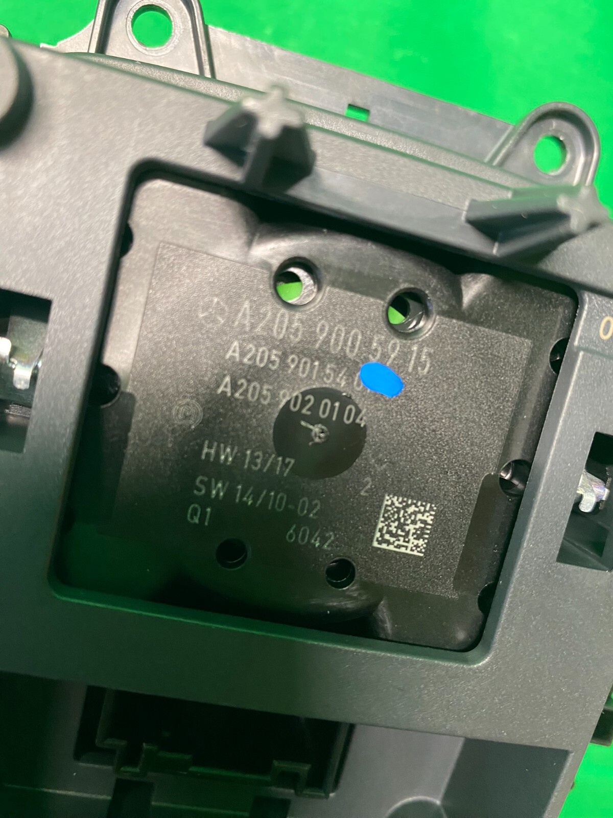 MERCEDES W205 C-KLASSE TOUCH PAD BEDIENTEIL MITTELKONSOLE SCHALTER A2059008726 - Obrázek 16