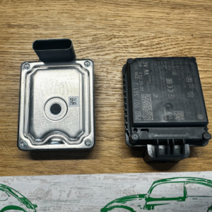 SKODA ACC RADARSENSOR ABSTANDSREGELUNG 2Q0907561J NEU ORIG. SKODA TEIL !