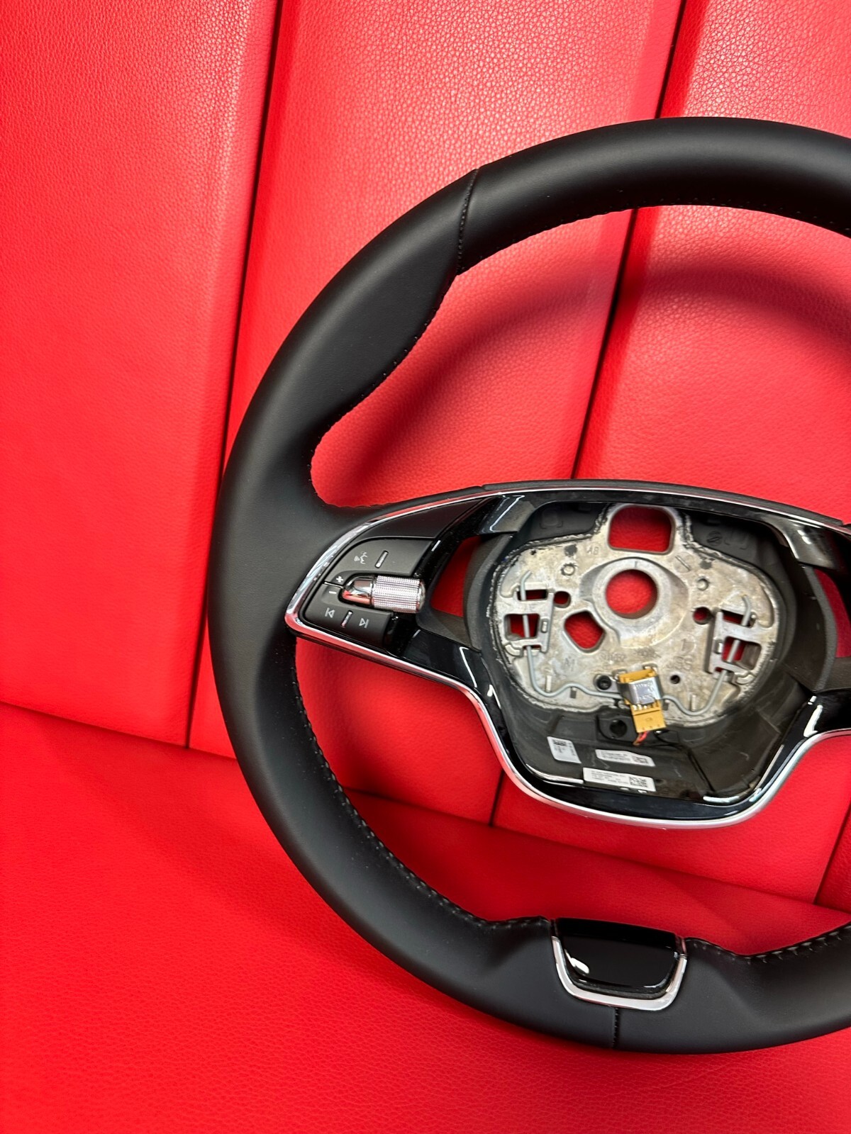 SKODA LENKRAD SPORT LENKRAD MIT MULTIFUNKTIONSLENKRAD SKODA STEERING WHEEL - Obrázek 4