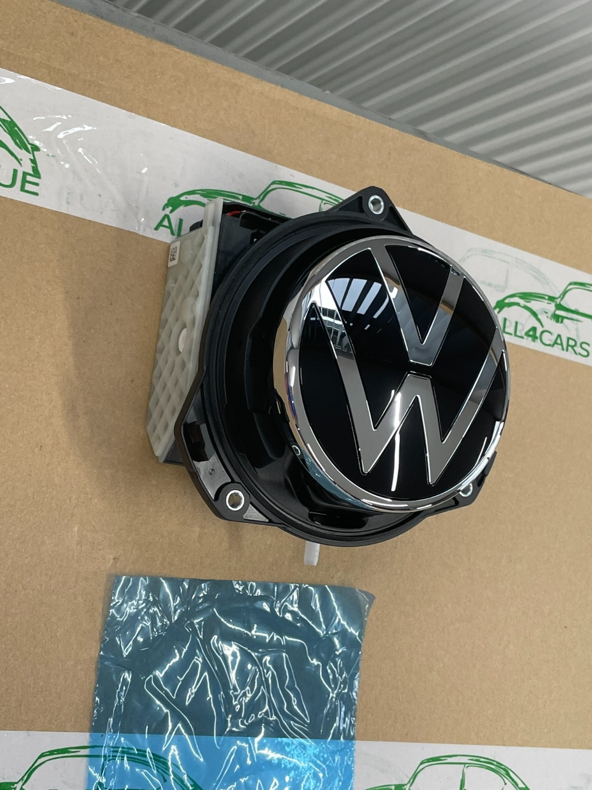 VW GOLF 8 HINTERE TÜRSCHLIESSE LOGO MIT KAMERA MIT MIKROSCHALTER 5H0827469P NEU - Obrázek 9