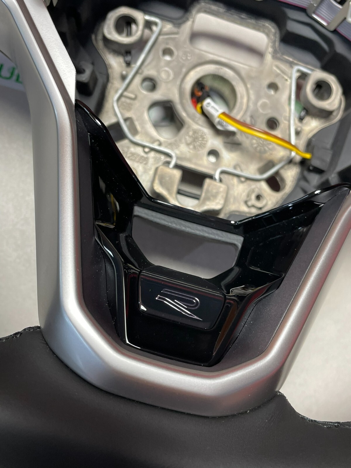 VW LENKRAD SPORT VW GOLF VW TIGUAN LENKRAD LOGO R BEHEIZT 5H0419089HP Fast Neu - Obrázek 3